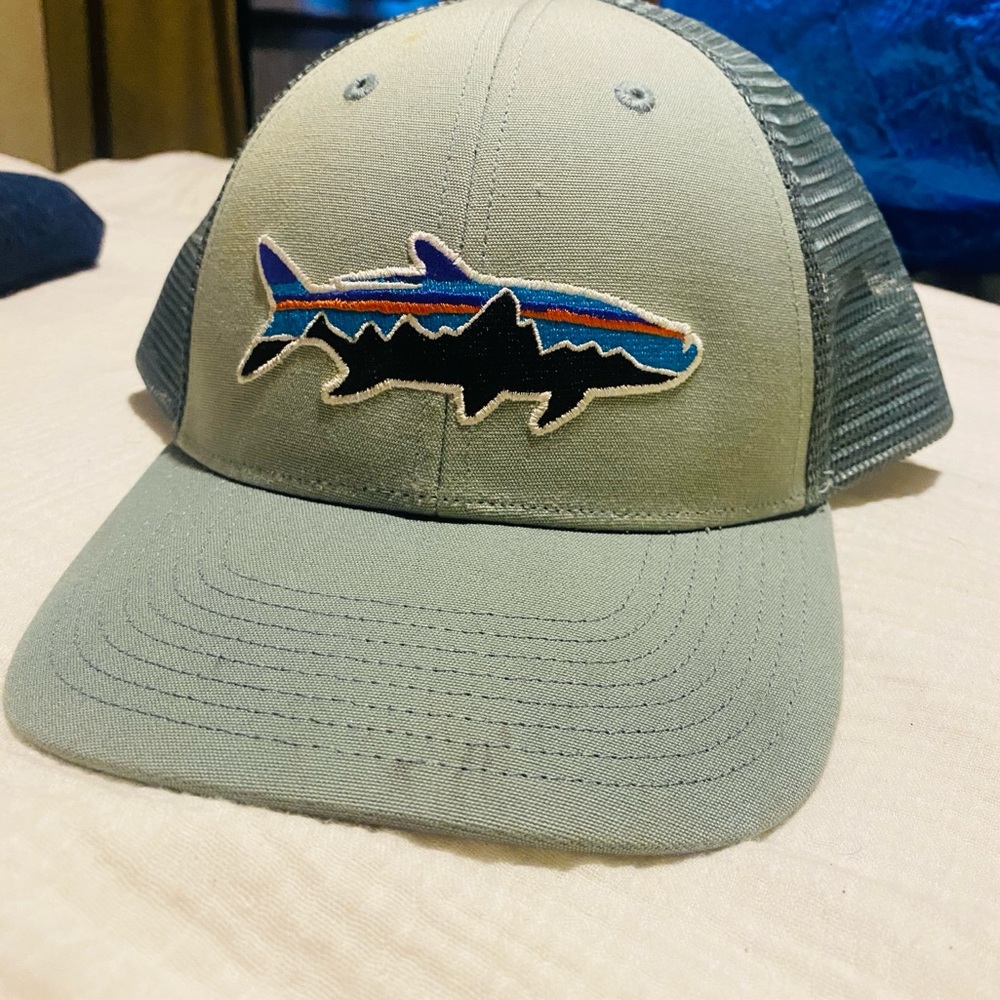 PATAGONIA mens mesh back hat cap fish blue